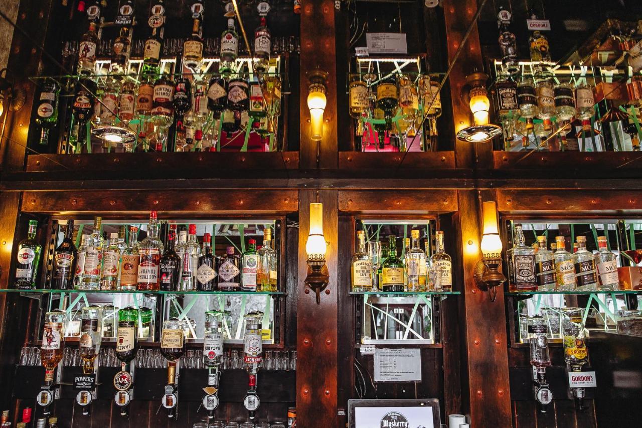 Muskerry Arms Bar And B&B Blarney Exteriör bild