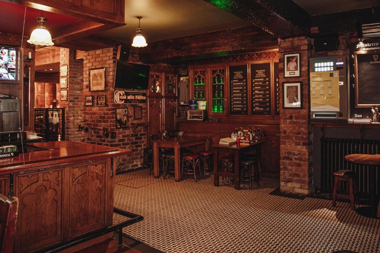 Muskerry Arms Bar And B&B Blarney Exteriör bild