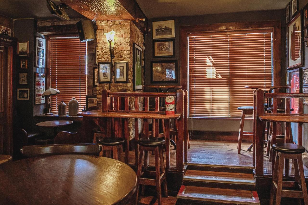 Muskerry Arms Bar And B&B Blarney Exteriör bild