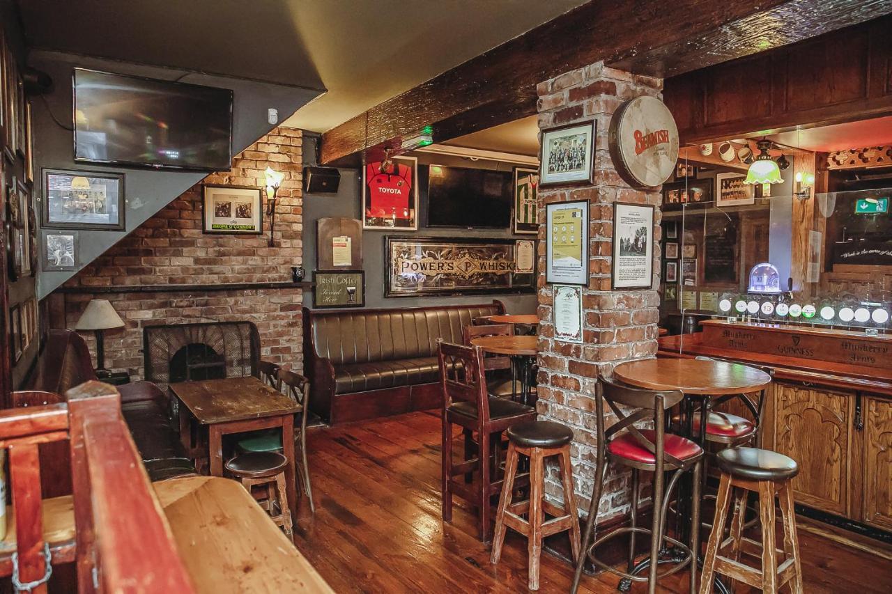 Muskerry Arms Bar And B&B Blarney Exteriör bild