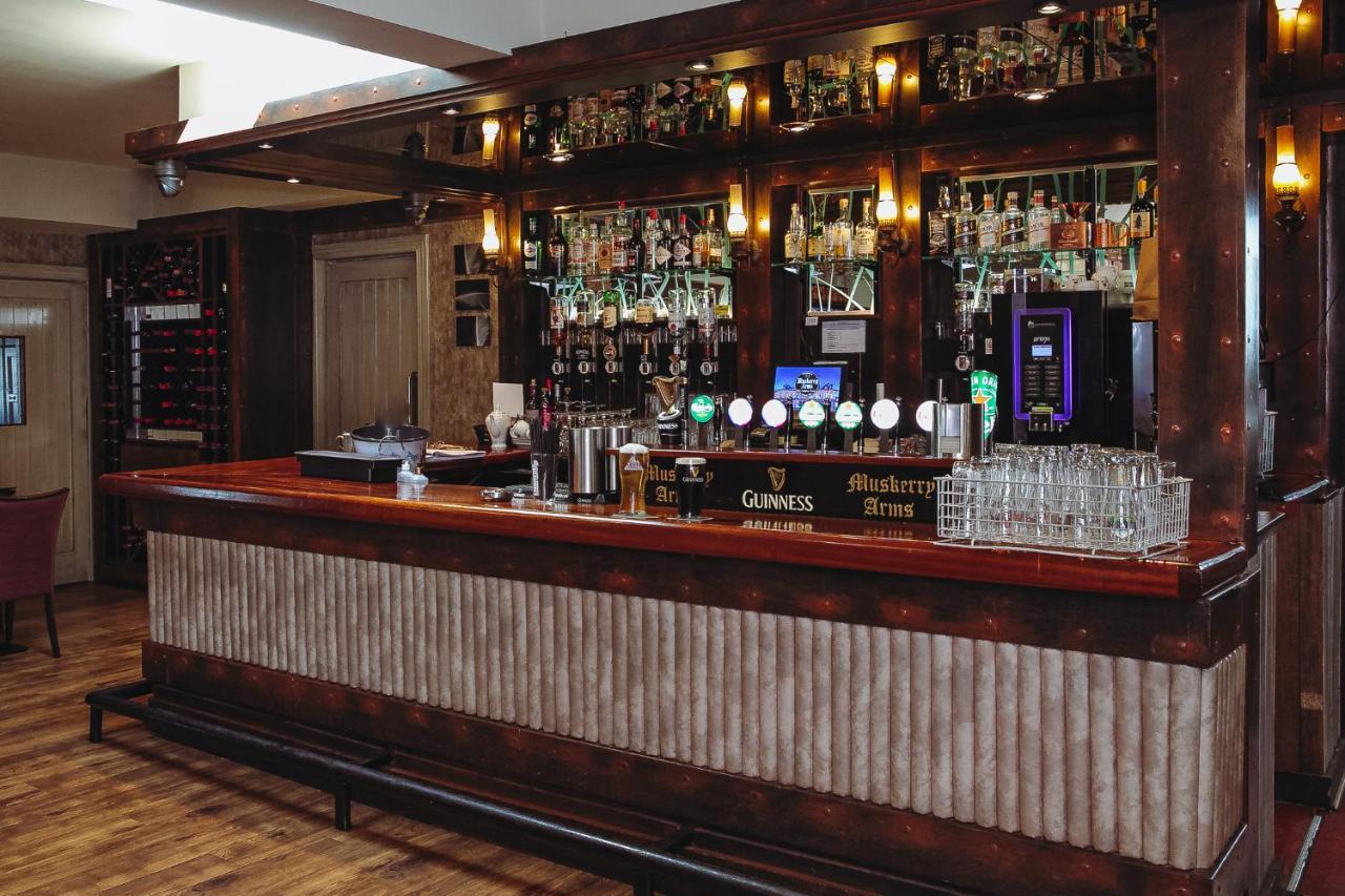 Muskerry Arms Bar And B&B Blarney Exteriör bild