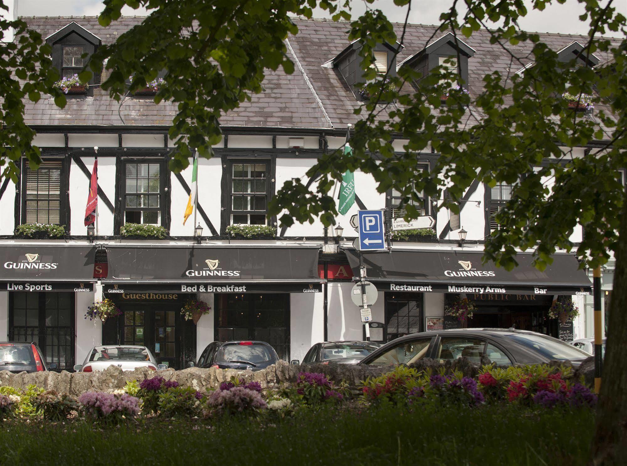 Muskerry Arms Bar And B&B Blarney Exteriör bild