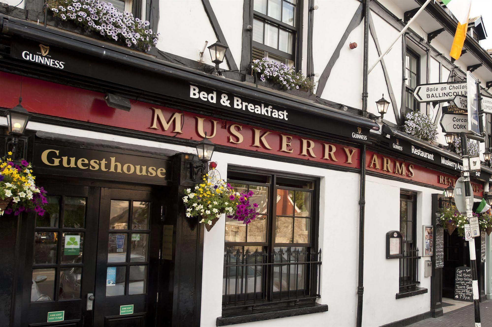 Muskerry Arms Bar And B&B Blarney Exteriör bild