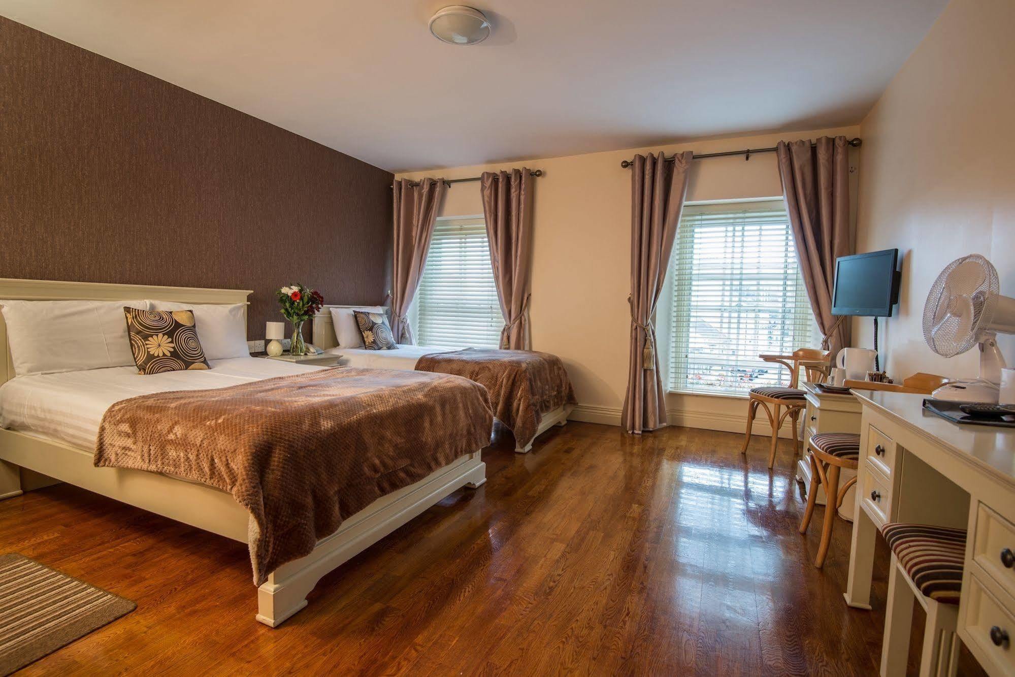 Muskerry Arms Bar And B&B Blarney Exteriör bild