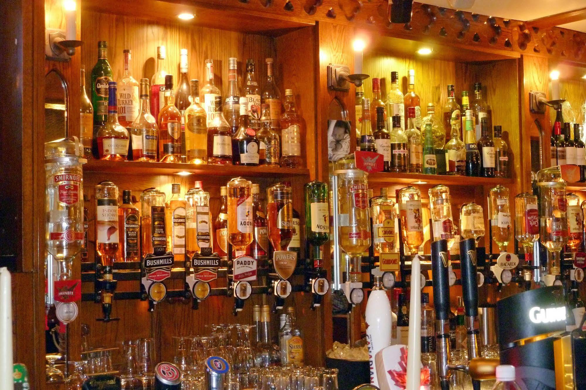 Muskerry Arms Bar And B&B Blarney Exteriör bild